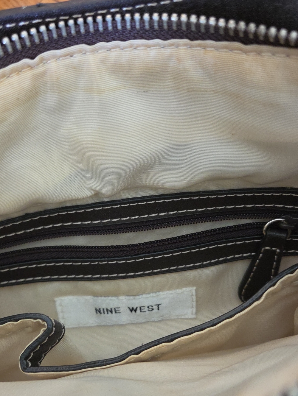 Vtg Nine West Beige Patterned Satchel/ Over Shoulder Bag with Dark Brown Trim - Picture 3 of 15